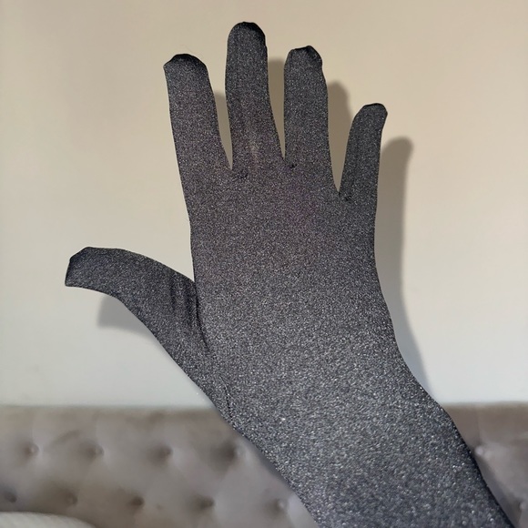 Crystal Embellished Black Gloves - Picture 4 of 5